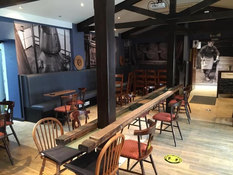 The Whisky Vaults Hotel Оубън Екстериор снимка