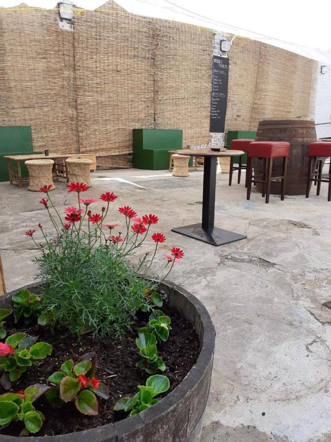 The Whisky Vaults Hotel Оубън Екстериор снимка