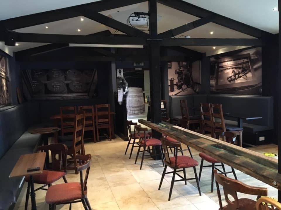 The Whisky Vaults Hotel Оубън Екстериор снимка