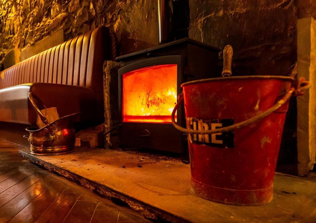 The Whisky Vaults Hotel Оубън Екстериор снимка