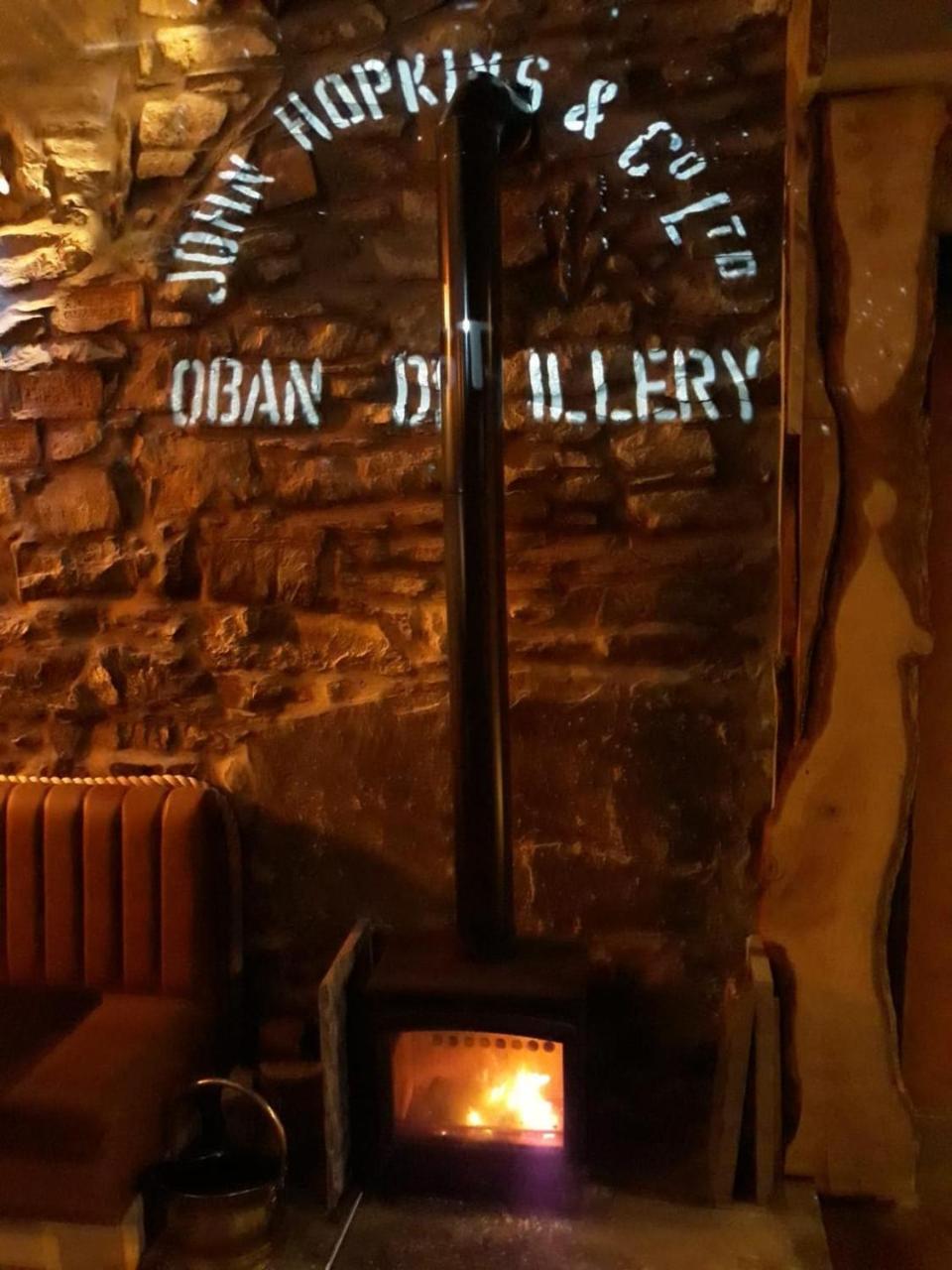 The Whisky Vaults Hotel Оубън Екстериор снимка