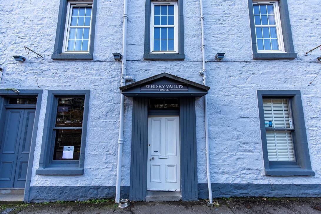The Whisky Vaults Hotel Оубън Екстериор снимка