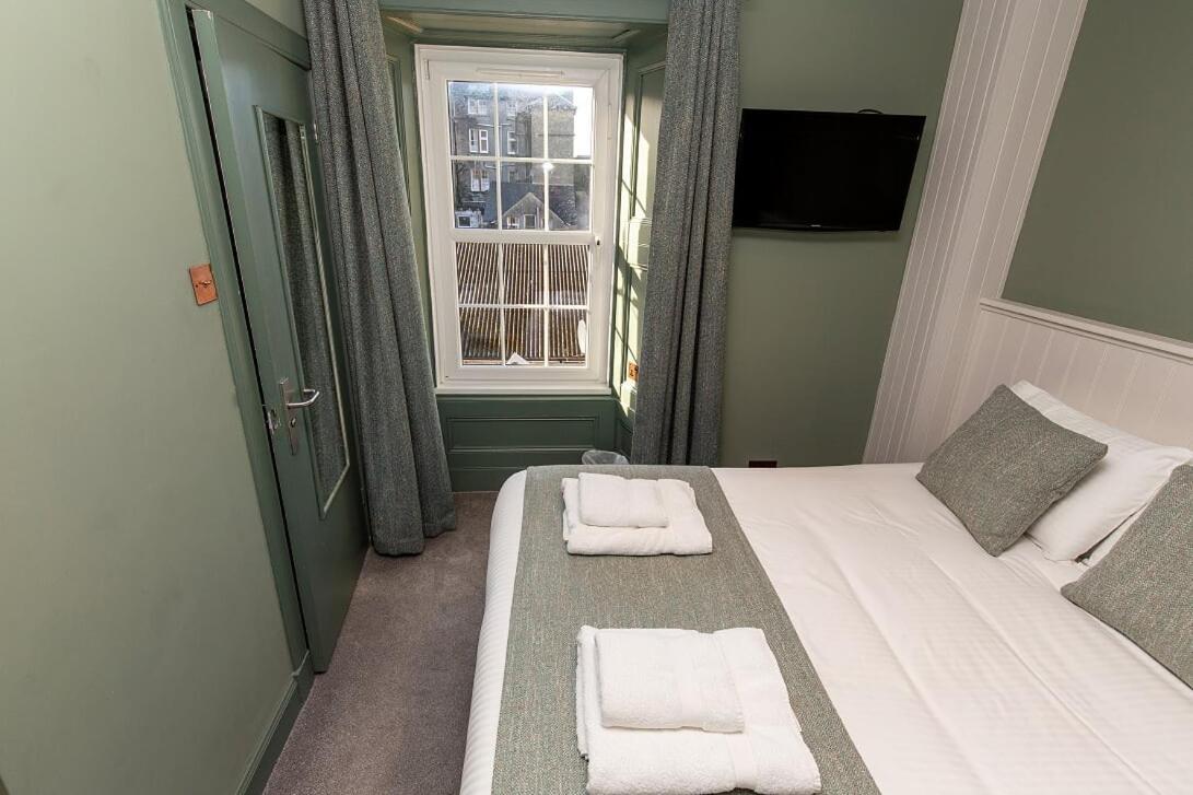 The Whisky Vaults Hotel Оубън Екстериор снимка