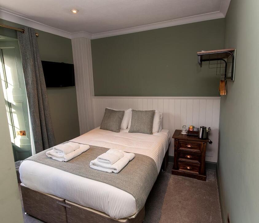 The Whisky Vaults Hotel Оубън Екстериор снимка