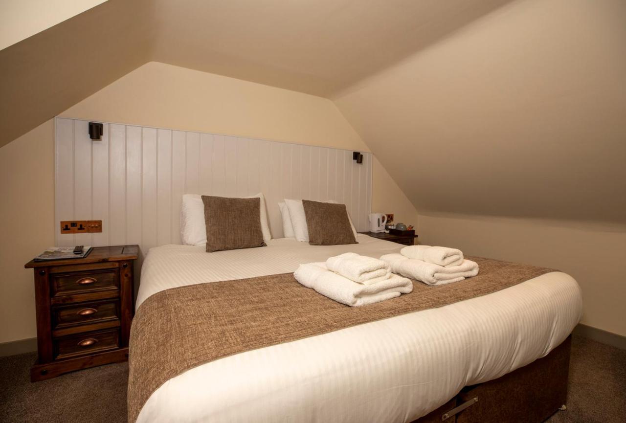 The Whisky Vaults Hotel Оубън Екстериор снимка
