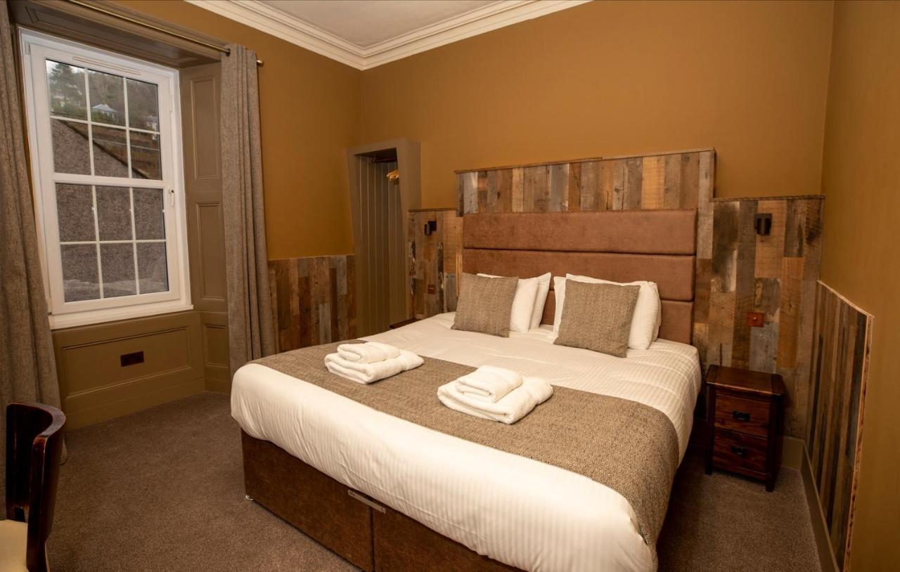 The Whisky Vaults Hotel Оубън Екстериор снимка