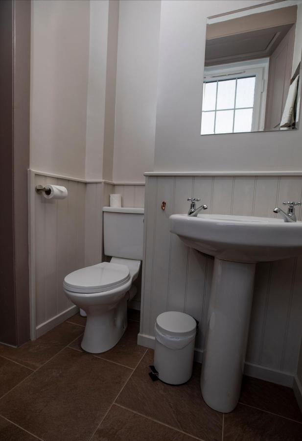 The Whisky Vaults Hotel Оубън Екстериор снимка