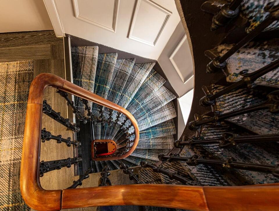The Whisky Vaults Hotel Оубън Екстериор снимка